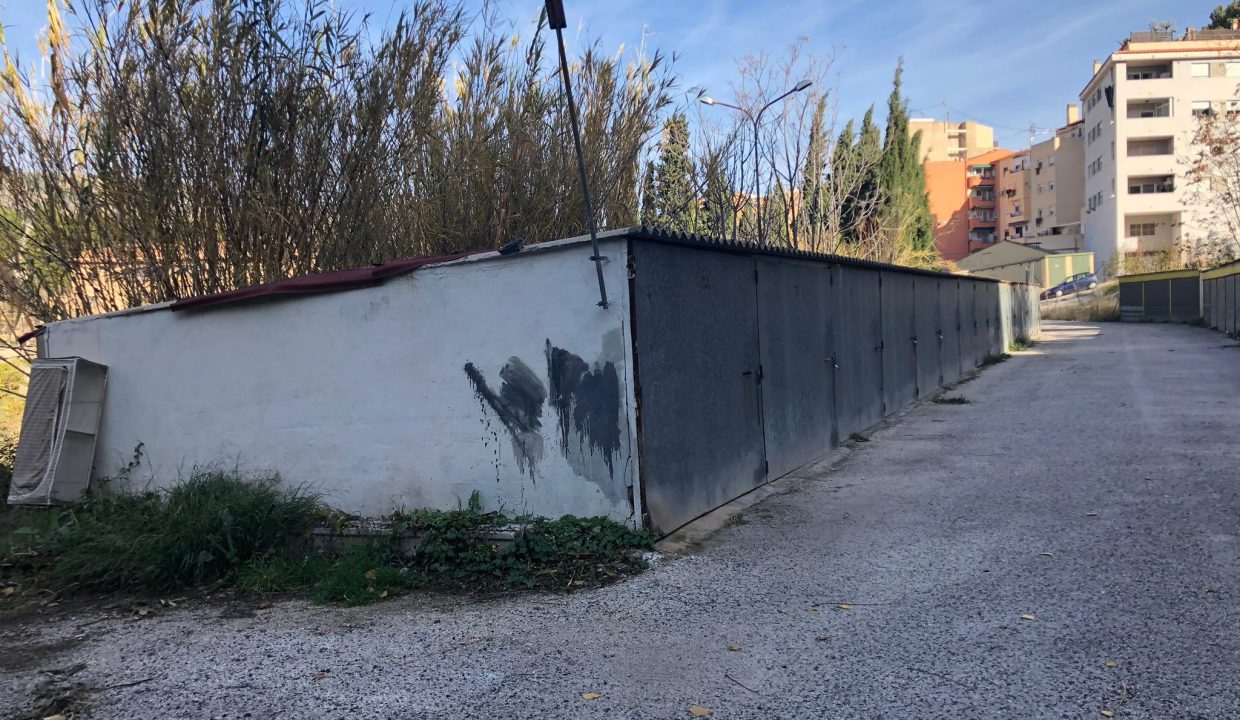 Amplia-parcela-en-la-zona-Beniata-acceso