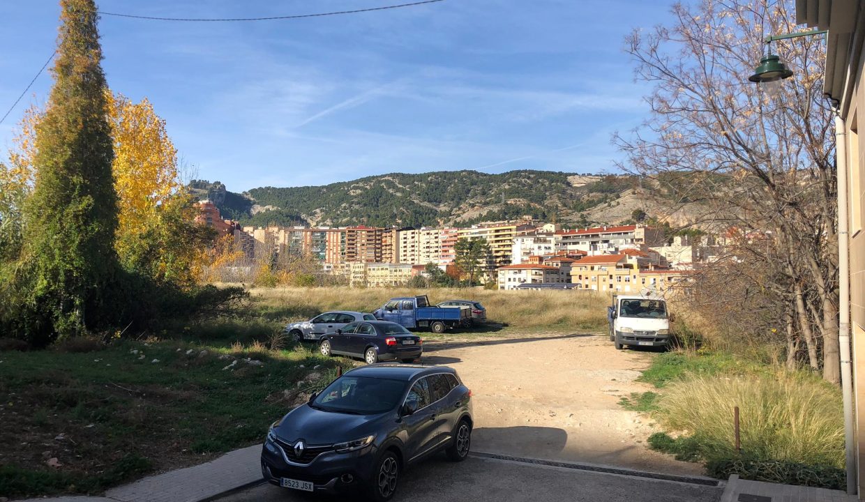 Amplia-parcela-en-la-zona-Beniata-acceso4