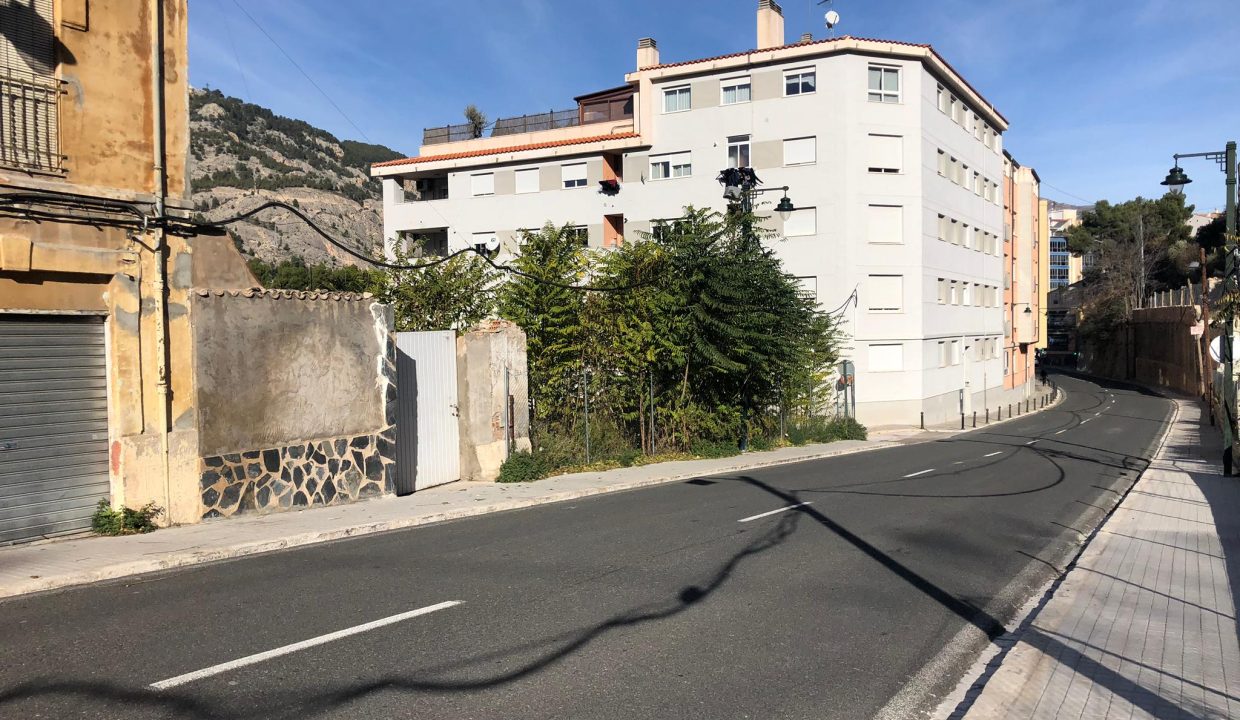 Amplia-parcela-en-la-zona-Beniata-carretera-2