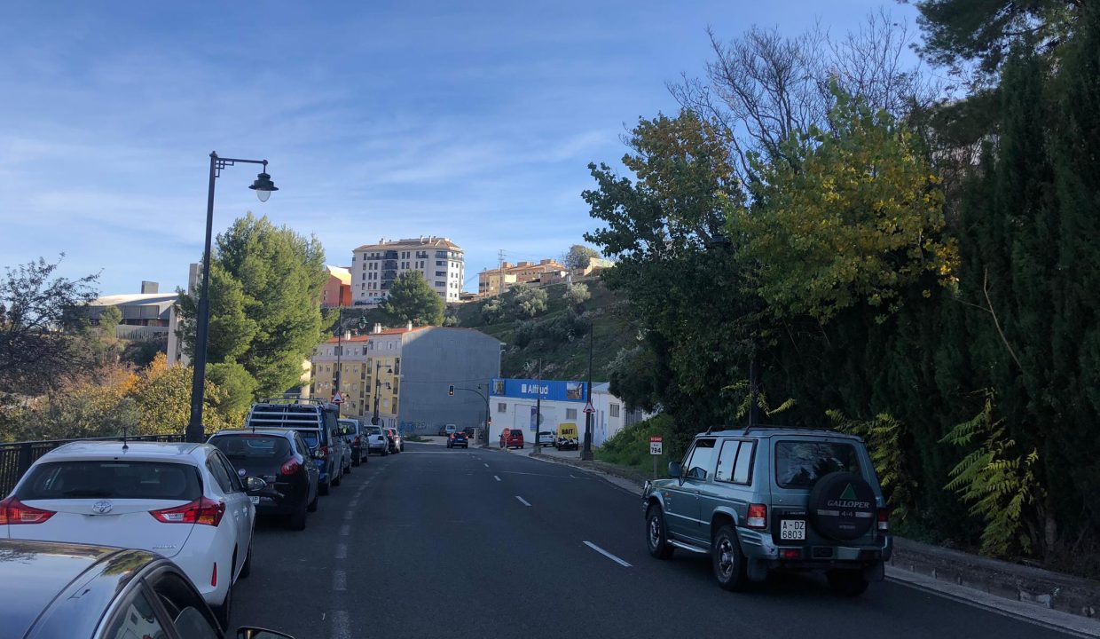 Amplia-parcela-en-la-zona-Beniata-carretera-3