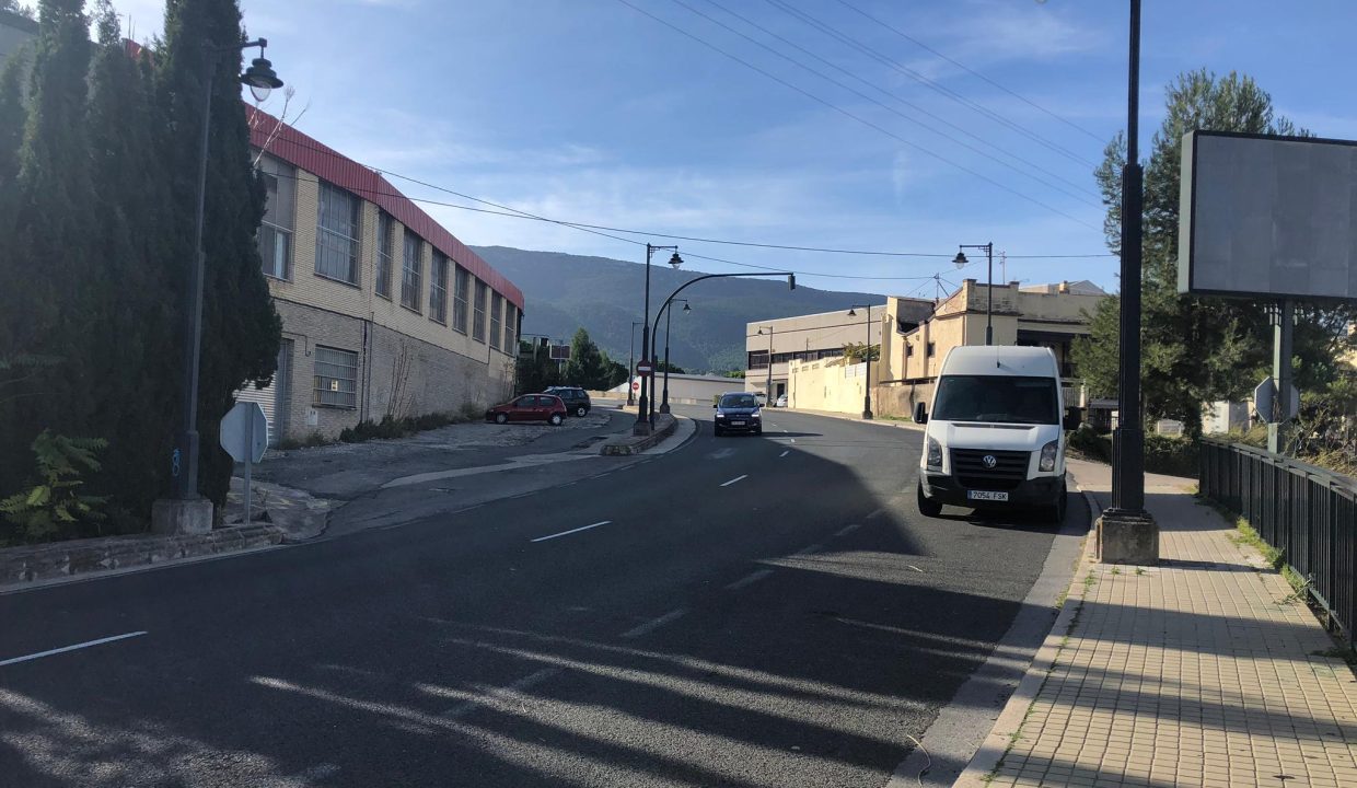 Amplia-parcela-en-la-zona-Beniata-carretera4