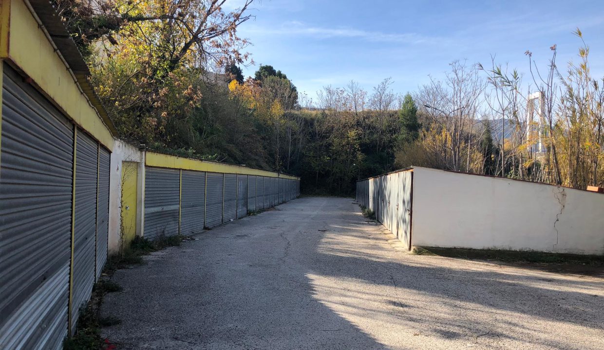 Amplia-parcela-en-la-zona-Beniata-interior