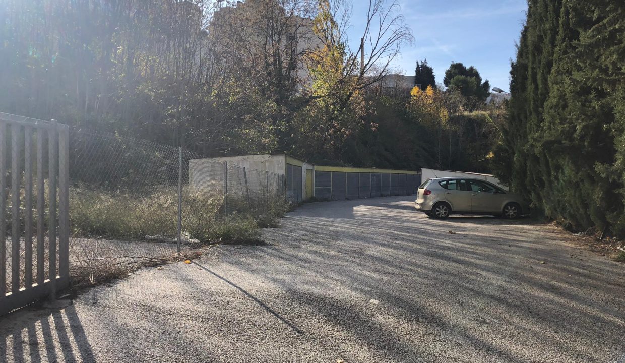 Amplia-parcela-en-la-zona-Beniata-interior2