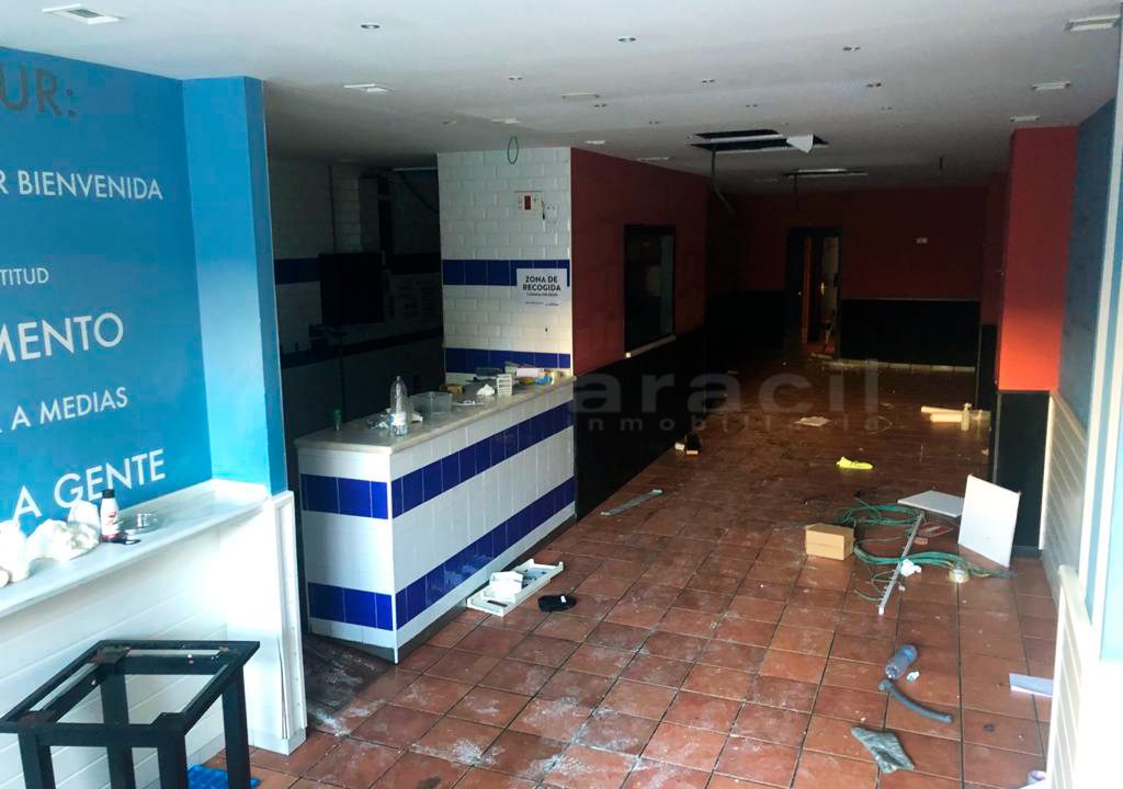 Bonito-local-muy-bien-situado-en-venta-o-en-alquiler-en-Alcoy14