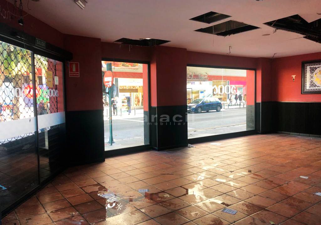 Bonito-local-muy-bien-situado-en-venta-o-en-alquiler-en-Alcoy2