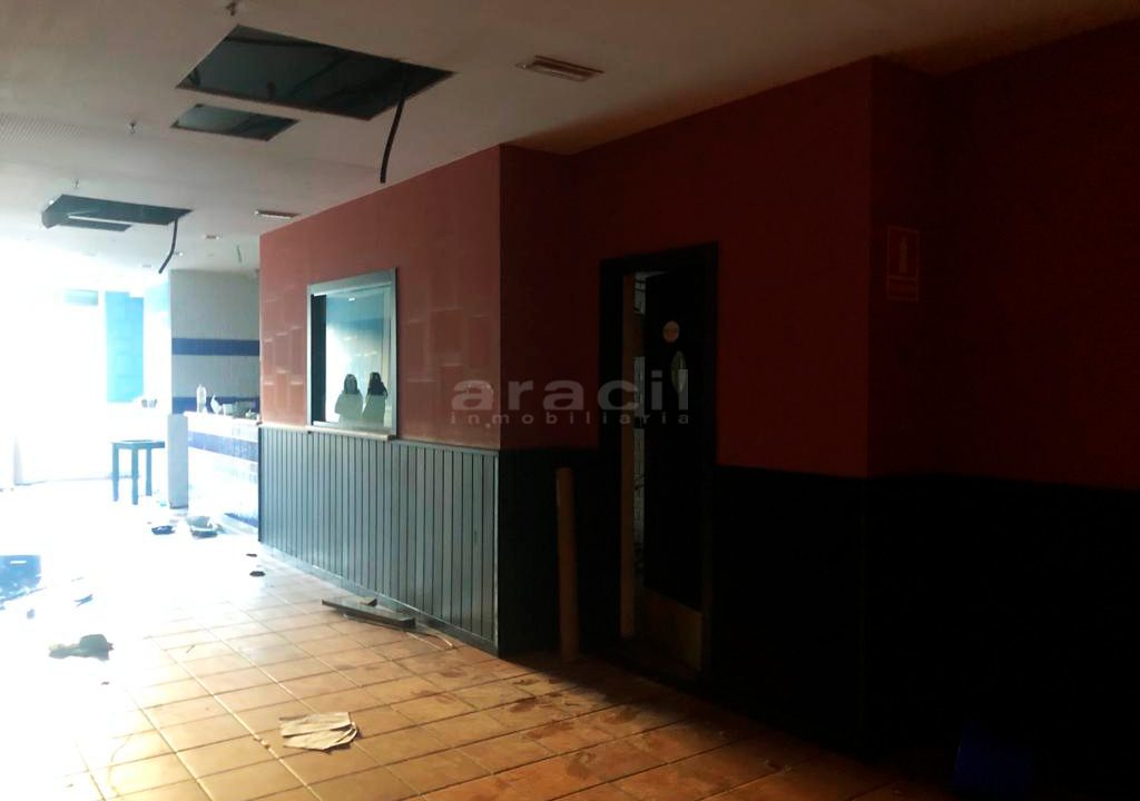 Bonito-local-muy-bien-situado-en-venta-o-en-alquiler-en-Alcoy6