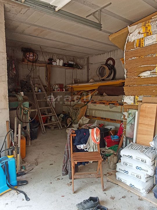 Chalet-en-venta-para-acabar-en-Gormaig-Garaje