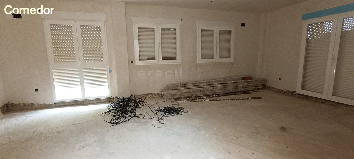 Chalet-en-venta-para-acabar-en-Gormaig-comedor