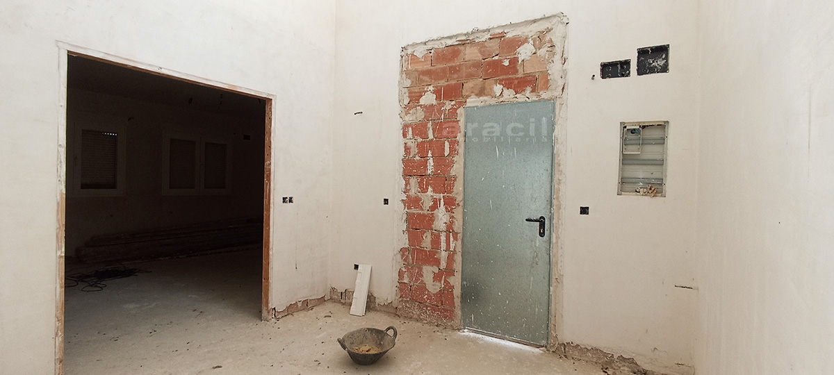 Chalet-en-venta-para-acabar-en-Gormaig-recibidor