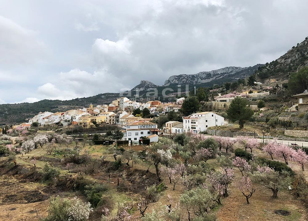 Hermosa-casa-de-pueblo-con-maravillosas-vistas-a-al-venta-1