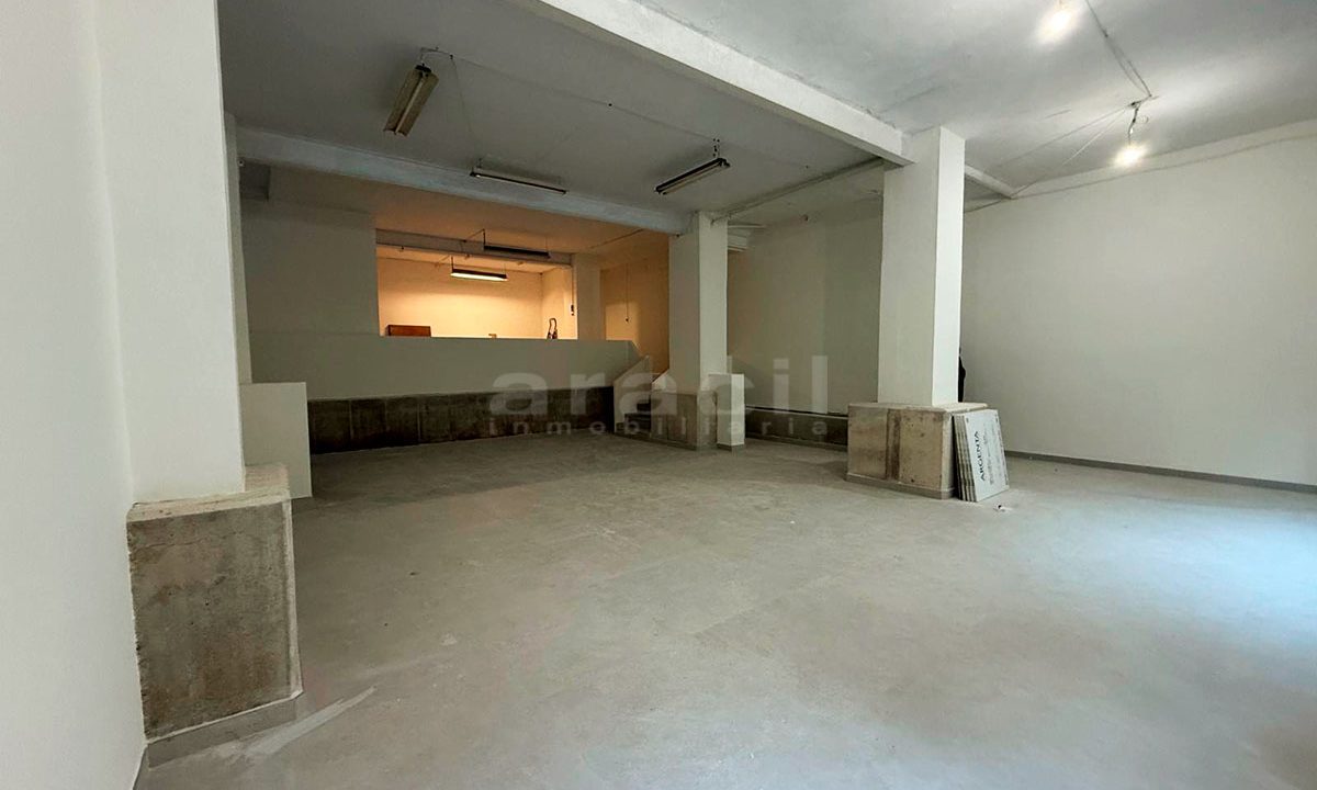 Local comercial espacioso en Alameda 2
