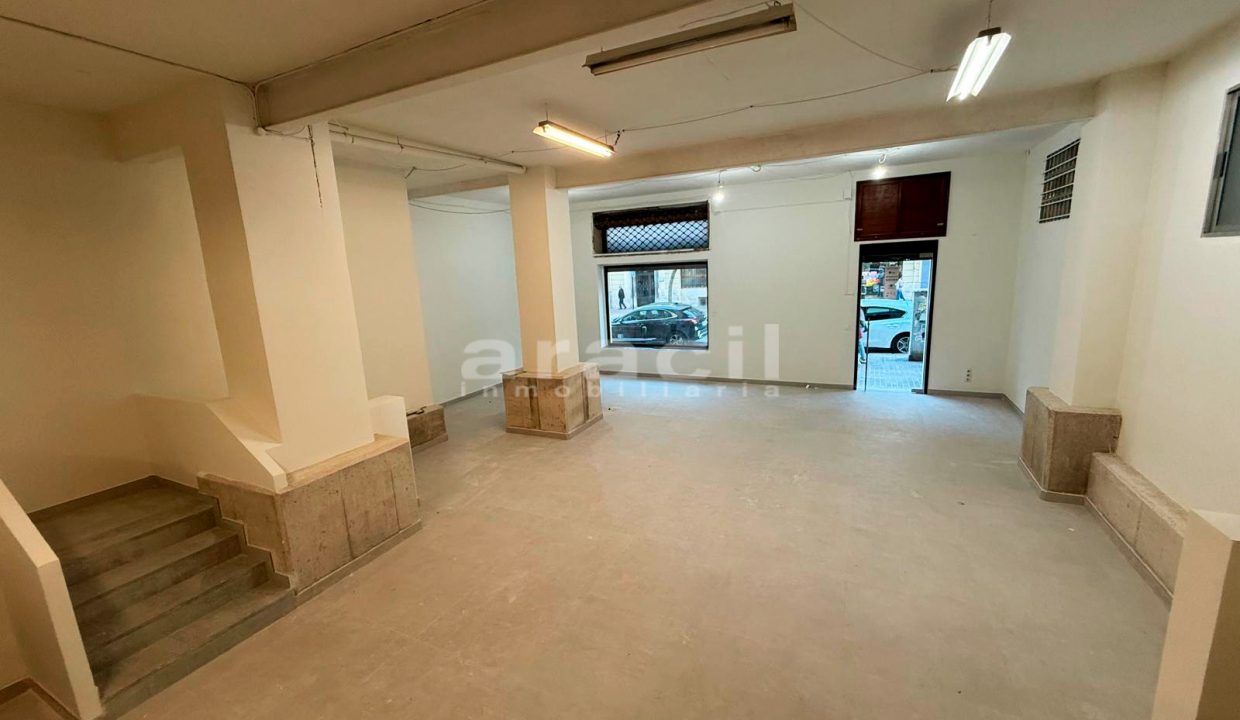 Local comercial espacioso en Alameda 9