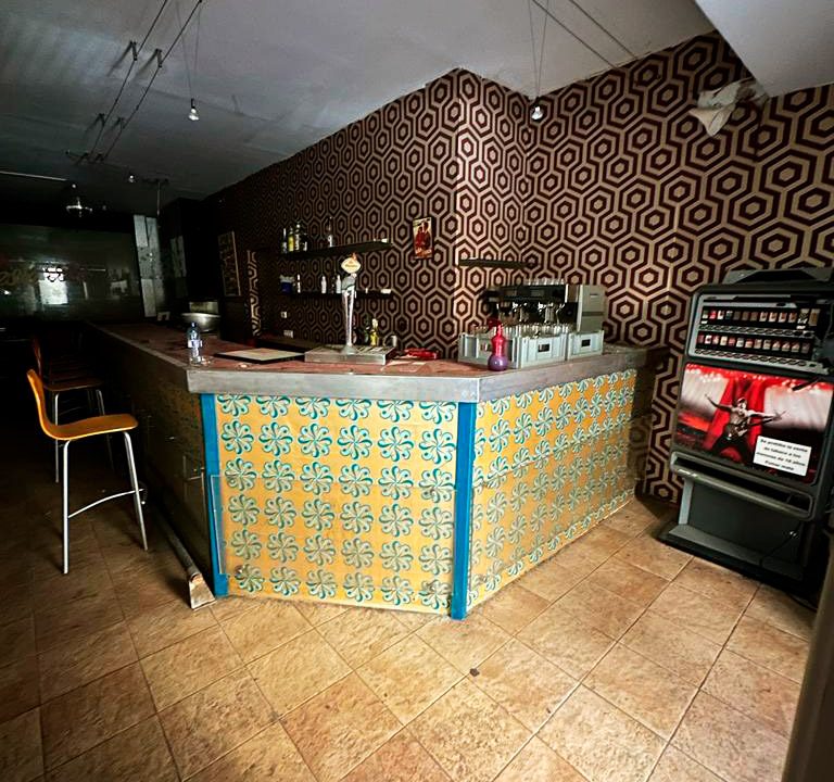 Local-equipado-para-cafeteria-o-pub-a-la-venta-3