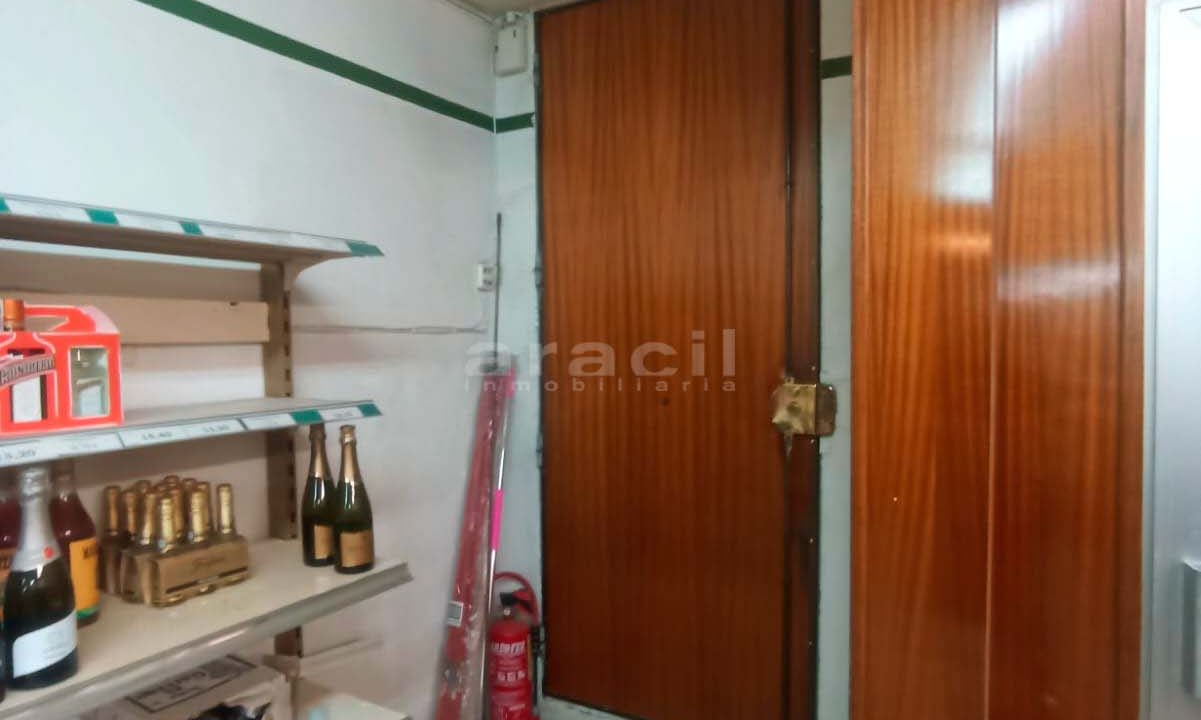 Local-espacioso-con-buena-ubicacion-en-venta-en-Alcoy-16
