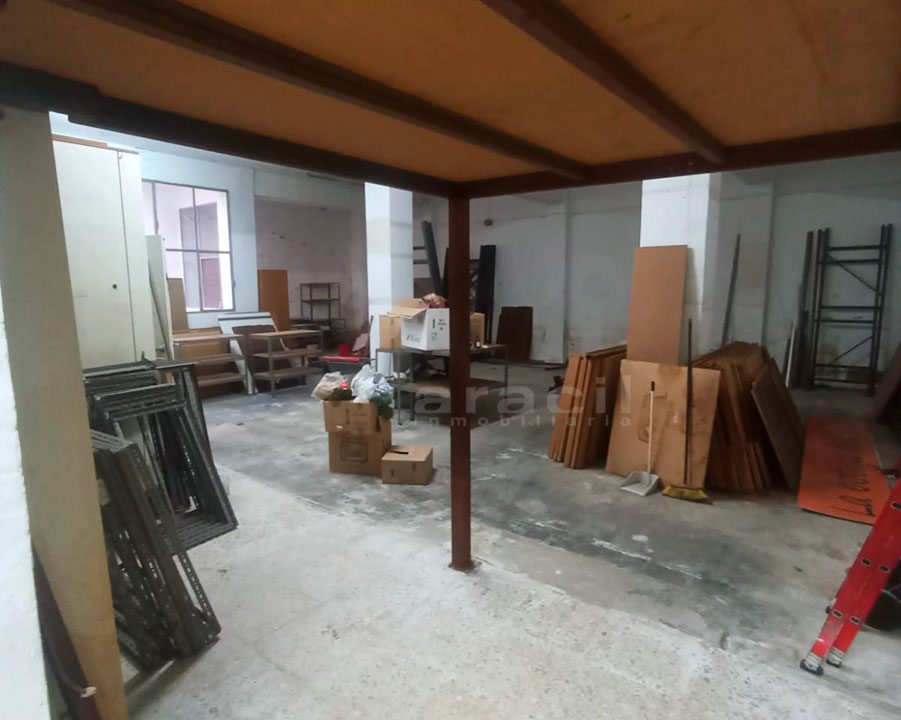 Local-espacioso-con-buena-ubicacion-en-venta-en-Alcoy-2