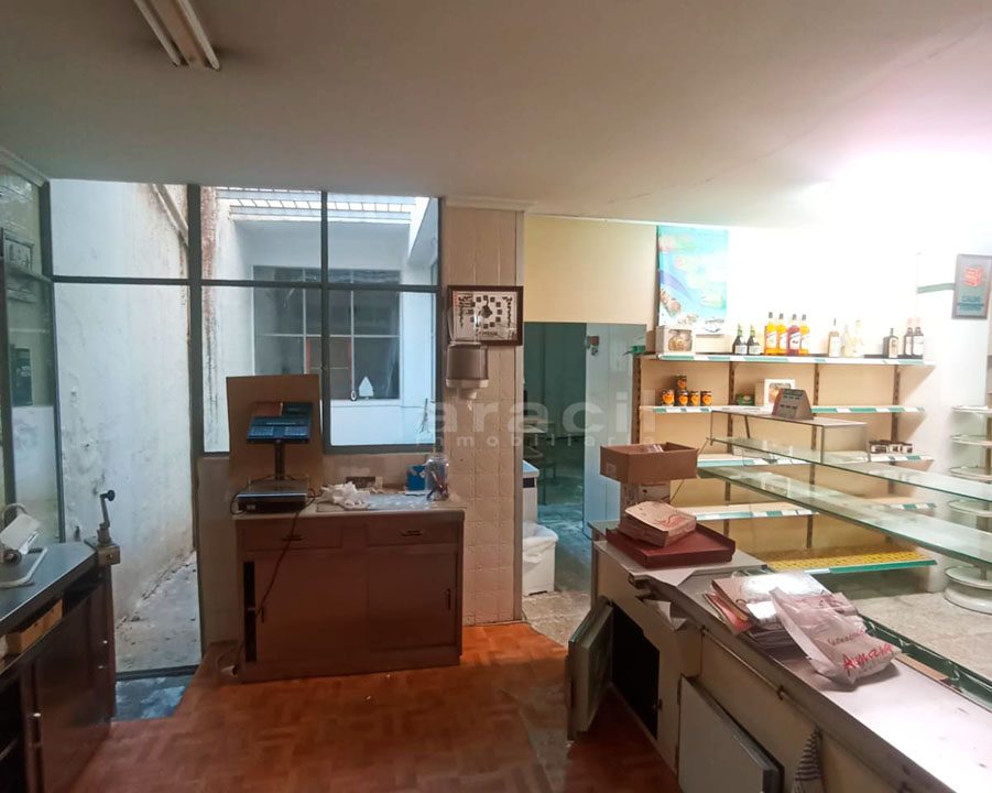 Local-espacioso-con-buena-ubicacion-en-venta-en-Alcoy-3