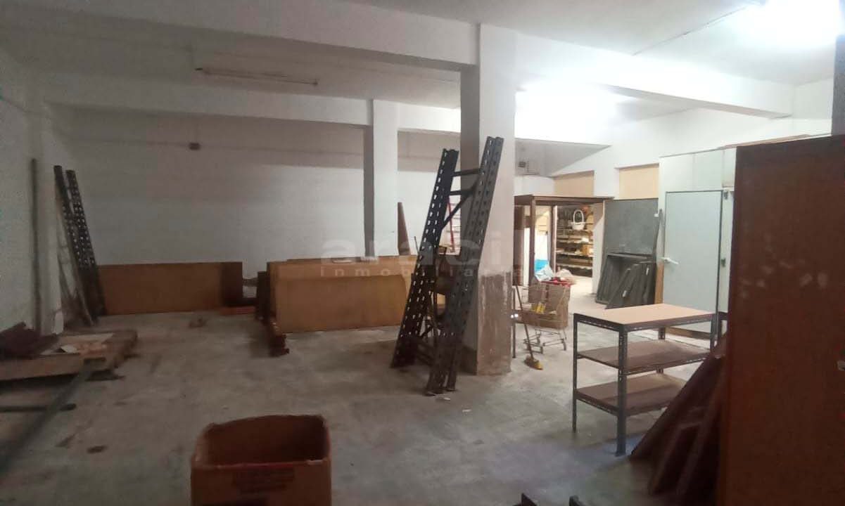 Local-espacioso-con-buena-ubicacion-en-venta-en-Alcoy-4