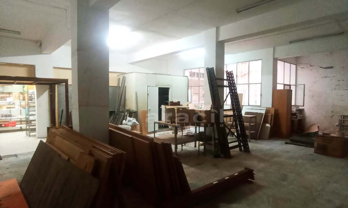 Local-espacioso-con-buena-ubicacion-en-venta-en-Alcoy-5