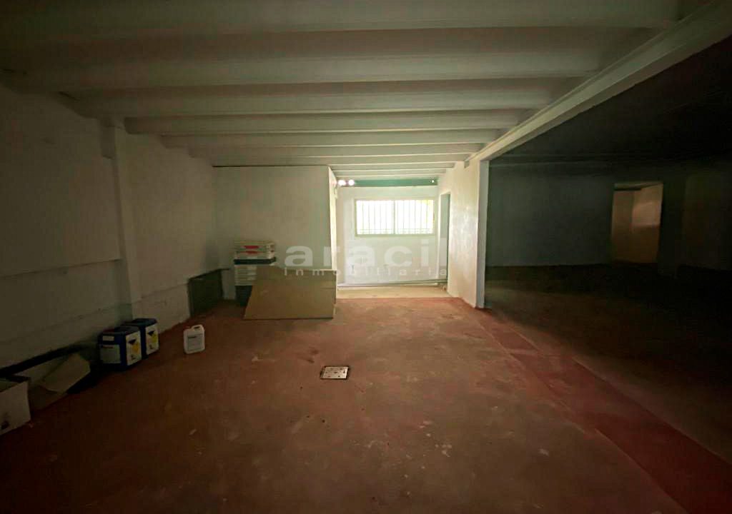 Nave-extensa-y-amplia-a-la-venta-en-Alcoy-10