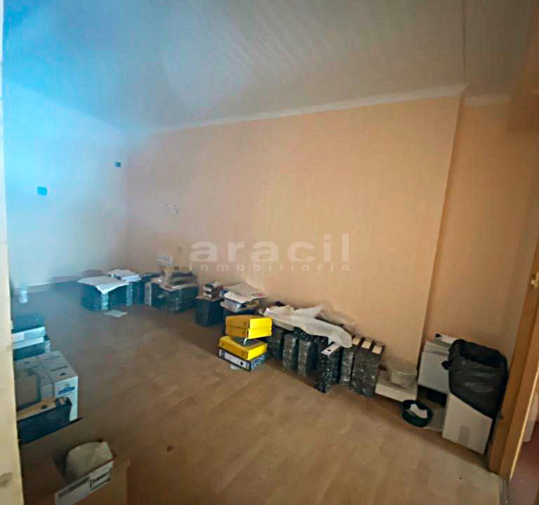 Nave-extensa-y-amplia-a-la-venta-en-Alcoy-14