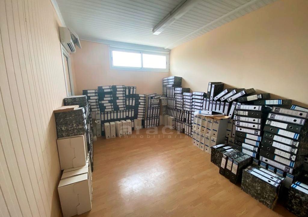 Nave-extensa-y-amplia-a-la-venta-en-Alcoy-15