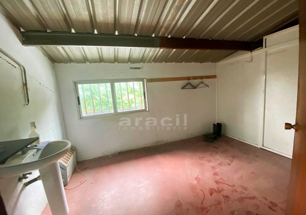 Nave-extensa-y-amplia-a-la-venta-en-Alcoy-17