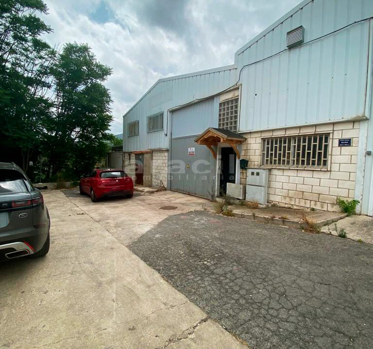 Nave-extensa-y-amplia-a-la-venta-en-Alcoy-20