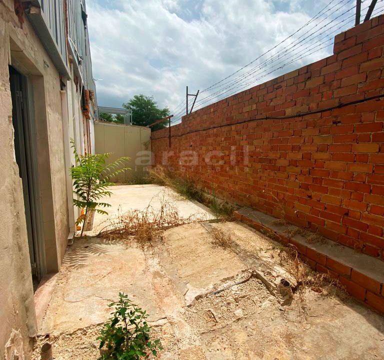 Nave-extensa-y-amplia-a-la-venta-en-Alcoy-21