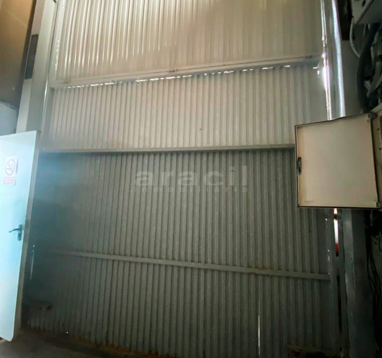 Nave-extensa-y-amplia-a-la-venta-en-Alcoy-8