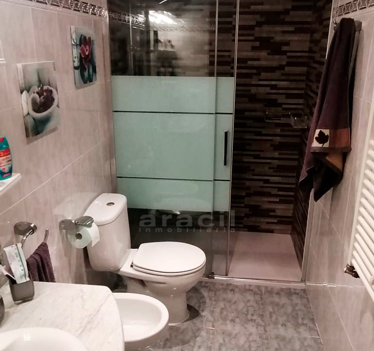 Piso-espacioso-con-balcon-con-vistas-en-Ensanche-27
