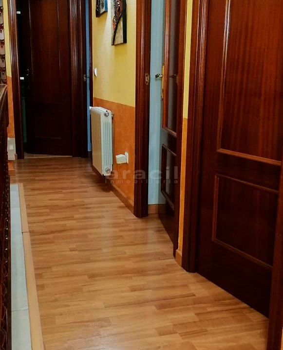 Piso-espacioso-con-balcon-con-vistas-en-Ensanche-29
