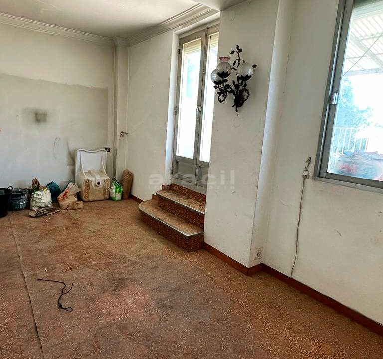 Piso-luminoso-y-espacioso-con-balcon-en-venta-en-Alcoy-7