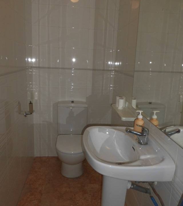 Se-vende-oficinas-en-Ensanche-aseo-2