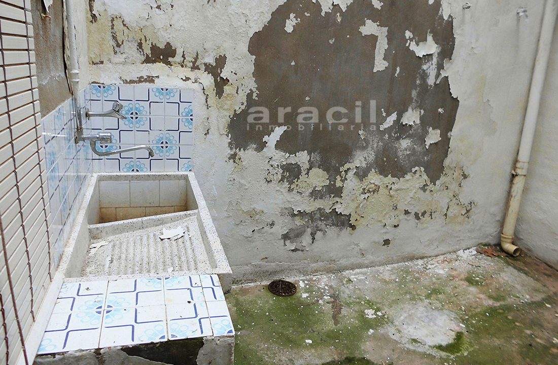 Amplia Casa de Pueblo en Beniarrés 1