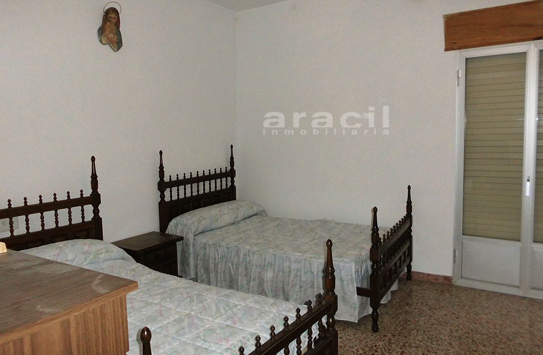 Amplia Casa de Pueblo en Beniarrés 6