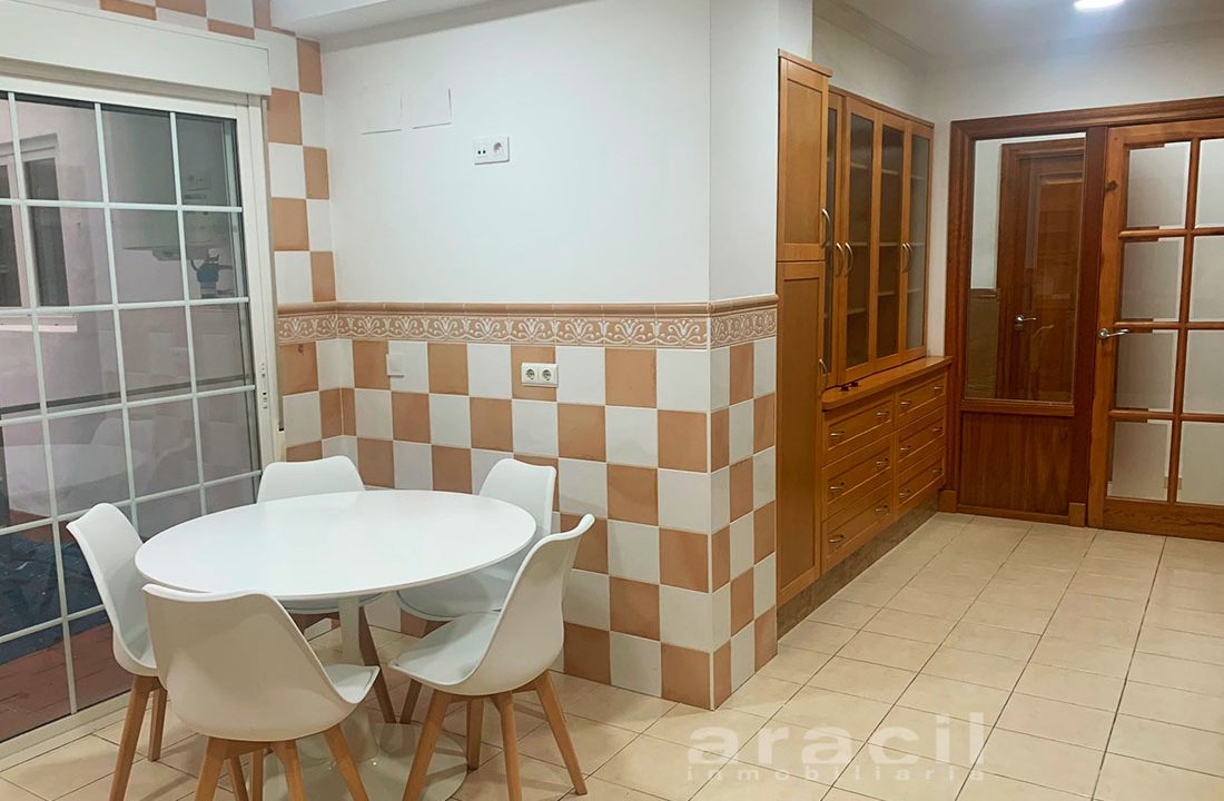 Piso amplio en venta en Ensanche 1