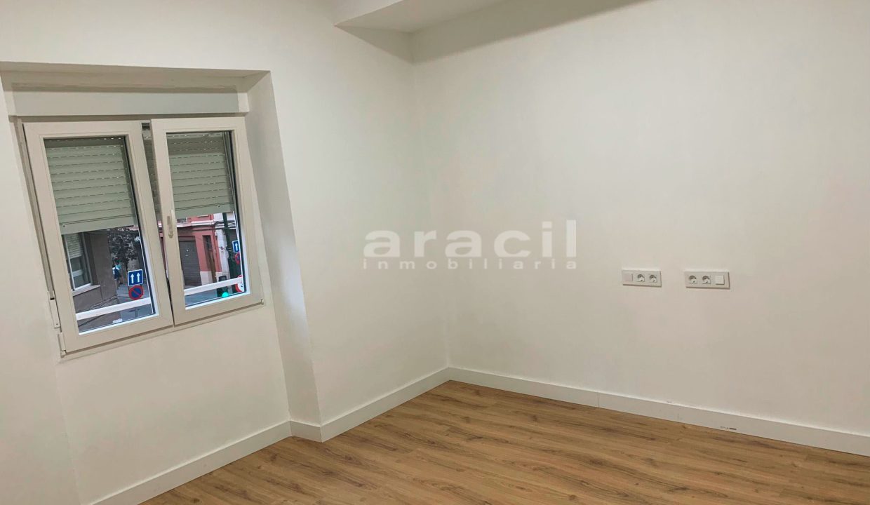 Piso amplio en venta en Ensanche 10