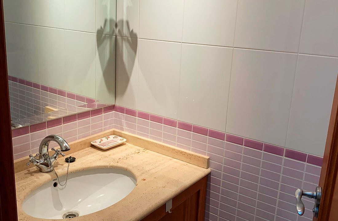 Piso amplio en venta en Ensanche 13