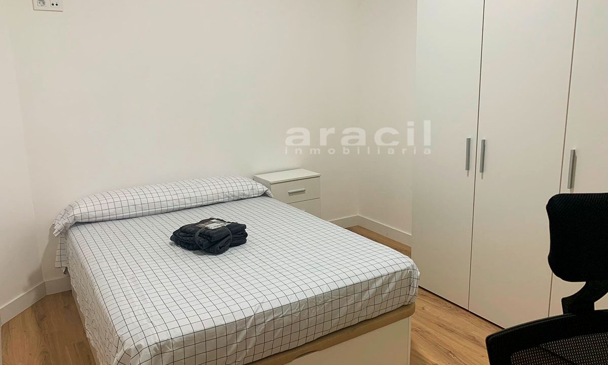 Piso amplio en venta en Ensanche 2