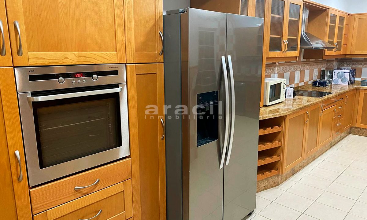 Piso amplio en venta en Ensanche 6