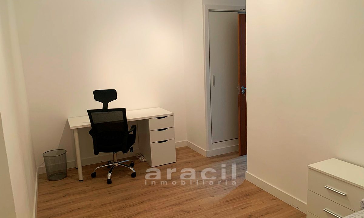 Piso amplio en venta en Ensanche 8