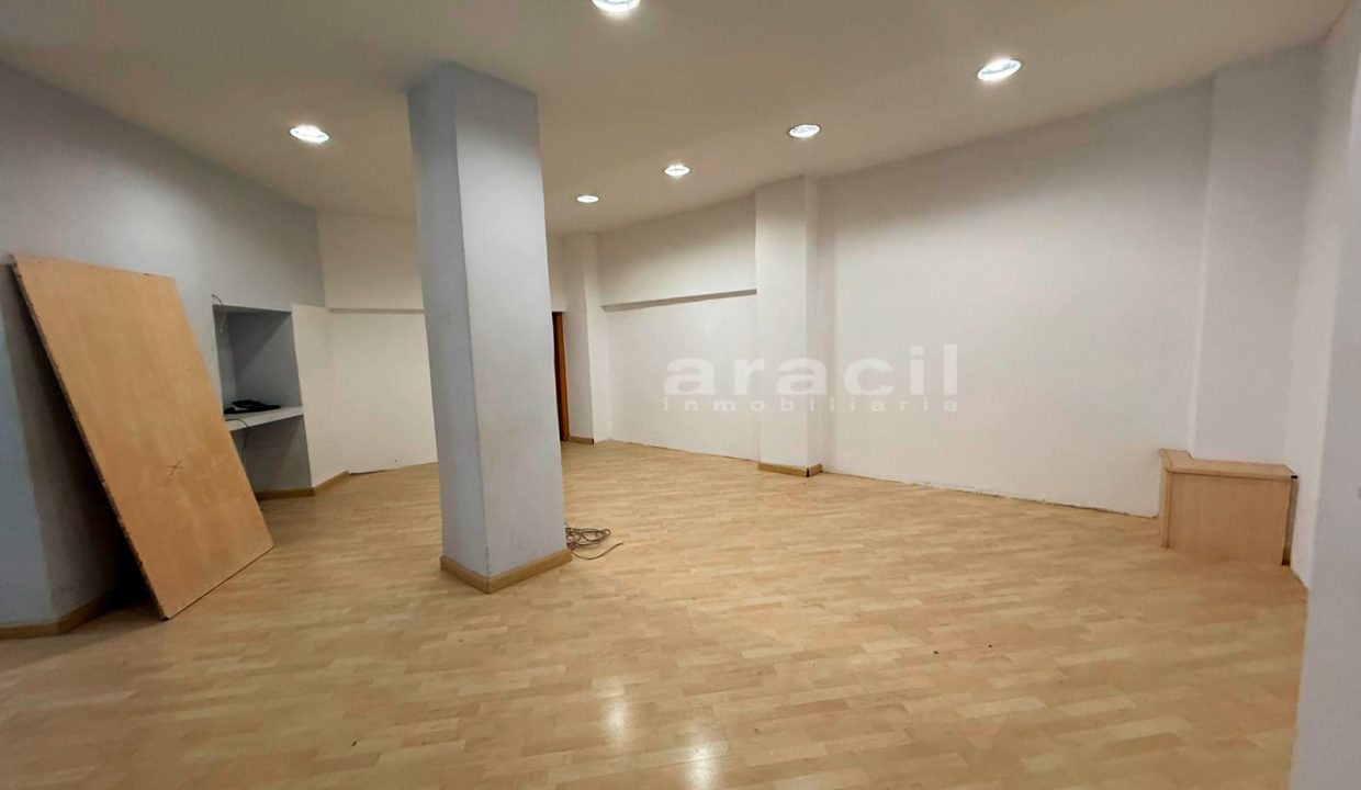 Local en alquiler en Alzamora 4