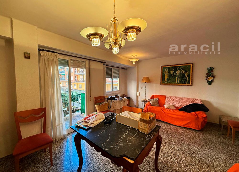 Piso Reformado con Terraza en Santa Rosa 12
