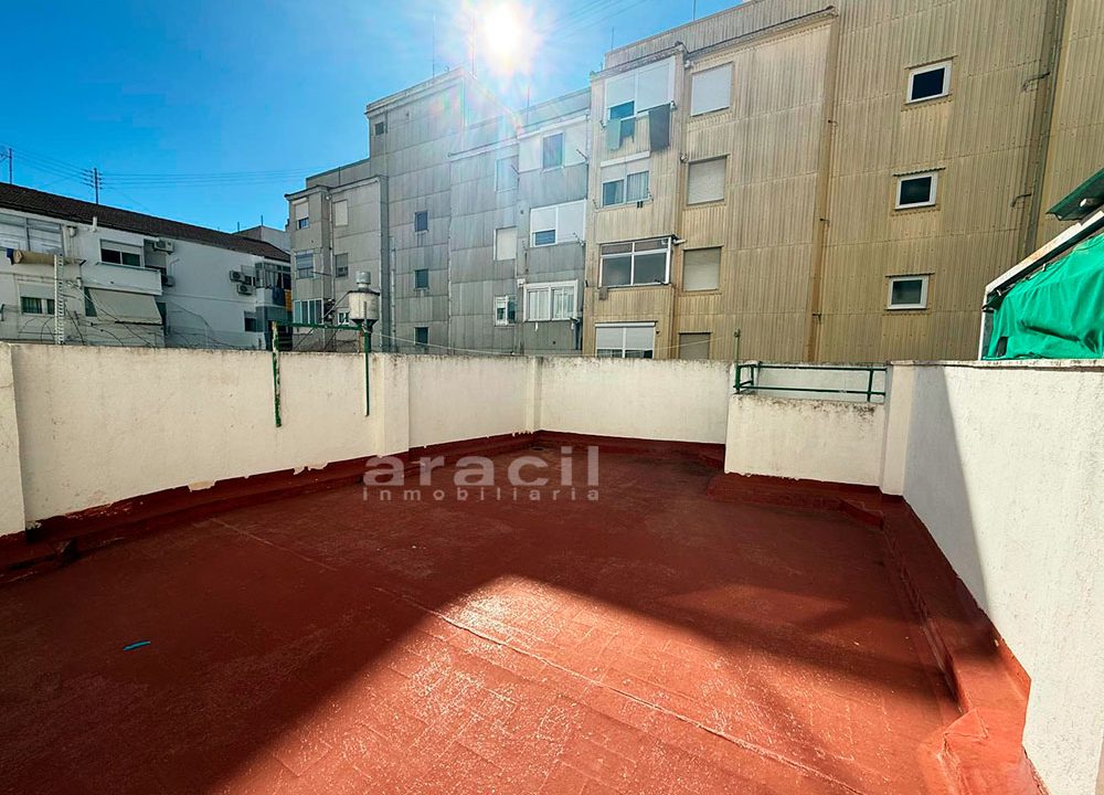Piso Reformado con Terraza en Santa Rosa 8
