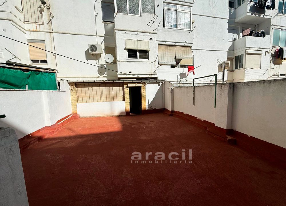 Piso Reformado con Terraza en Santa Rosa 9