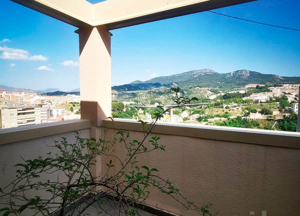 Piso en Ensanche con Terraza, Calefacción y Trastero Amplio 12