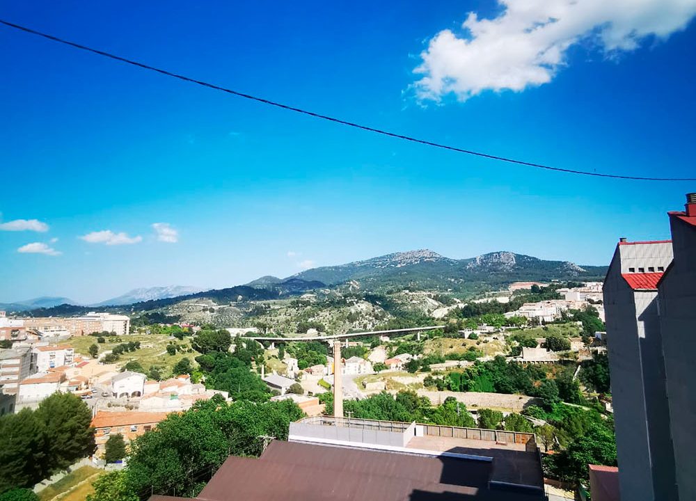 Piso en Ensanche con Terraza, Calefacción y Trastero Amplio 16