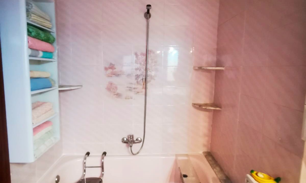 Piso en Ensanche con Terraza, Calefacción y Trastero Amplio 2