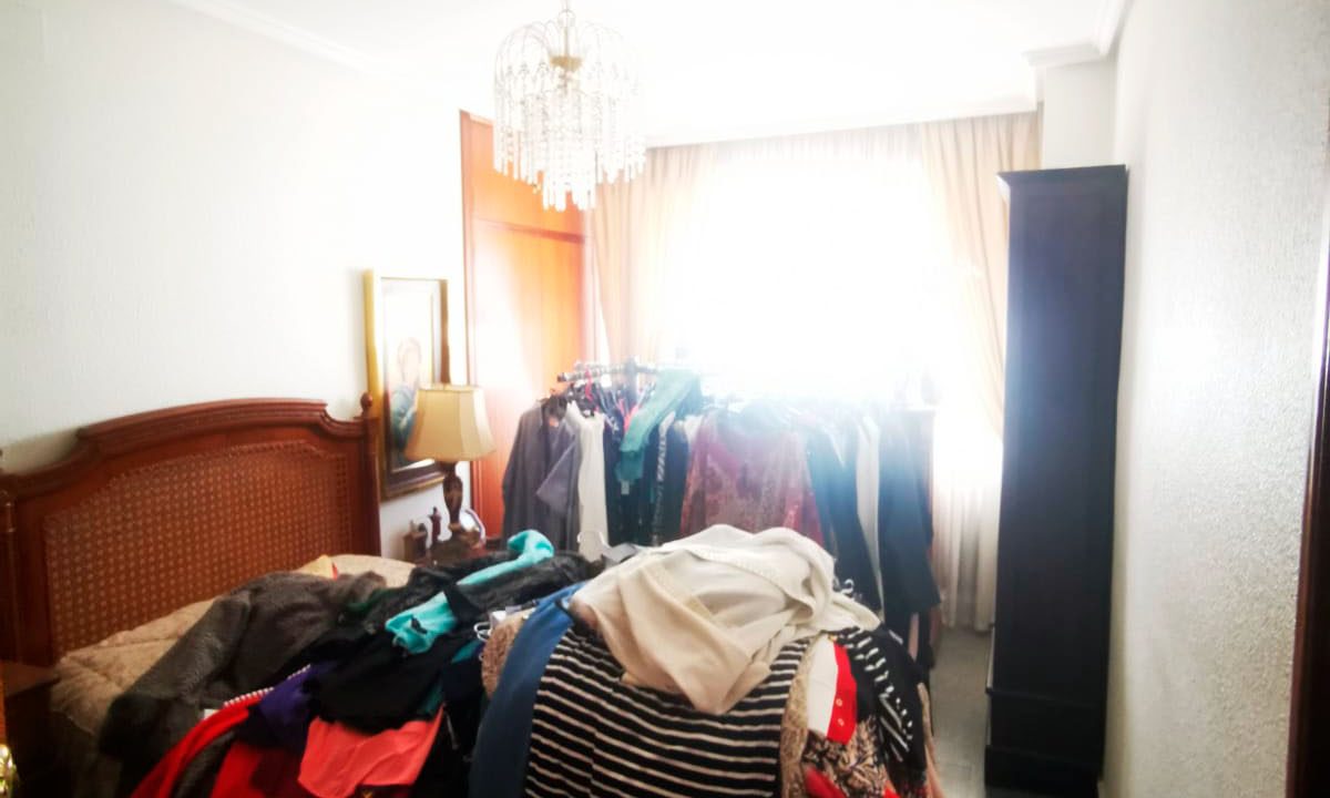 Piso en Ensanche con Terraza, Calefacción y Trastero Amplio 3