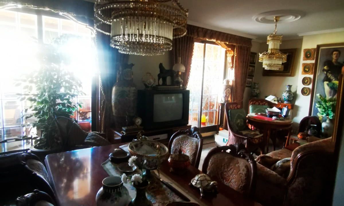 Piso en Ensanche con Terraza, Calefacción y Trastero Amplio 4